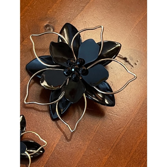 Fun Nine West Statement Matching Gold and Black Necklace and Earrings. - Picture 4 of 6